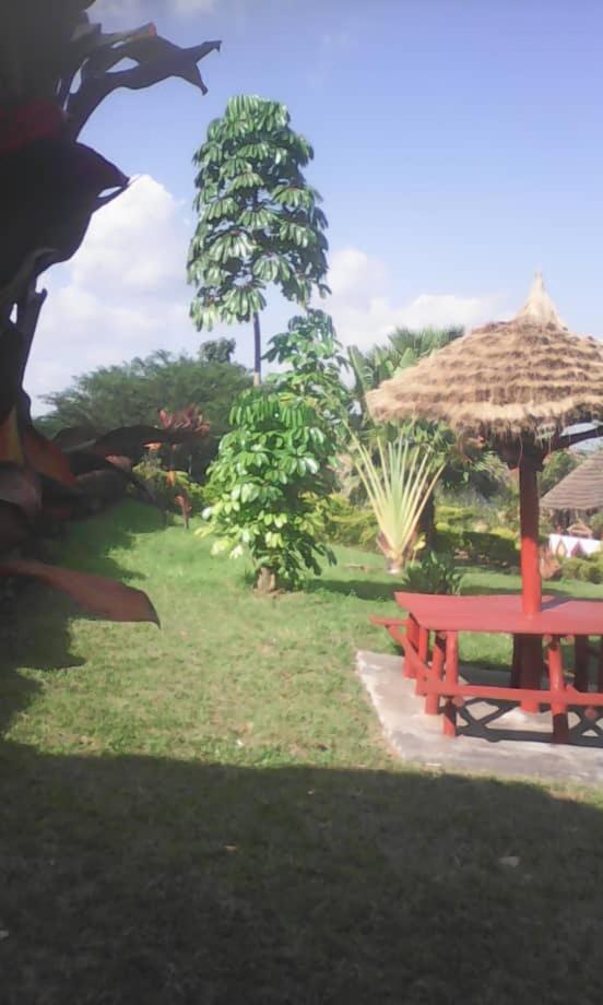 Hotel Nena House Rusatira Zimmer foto